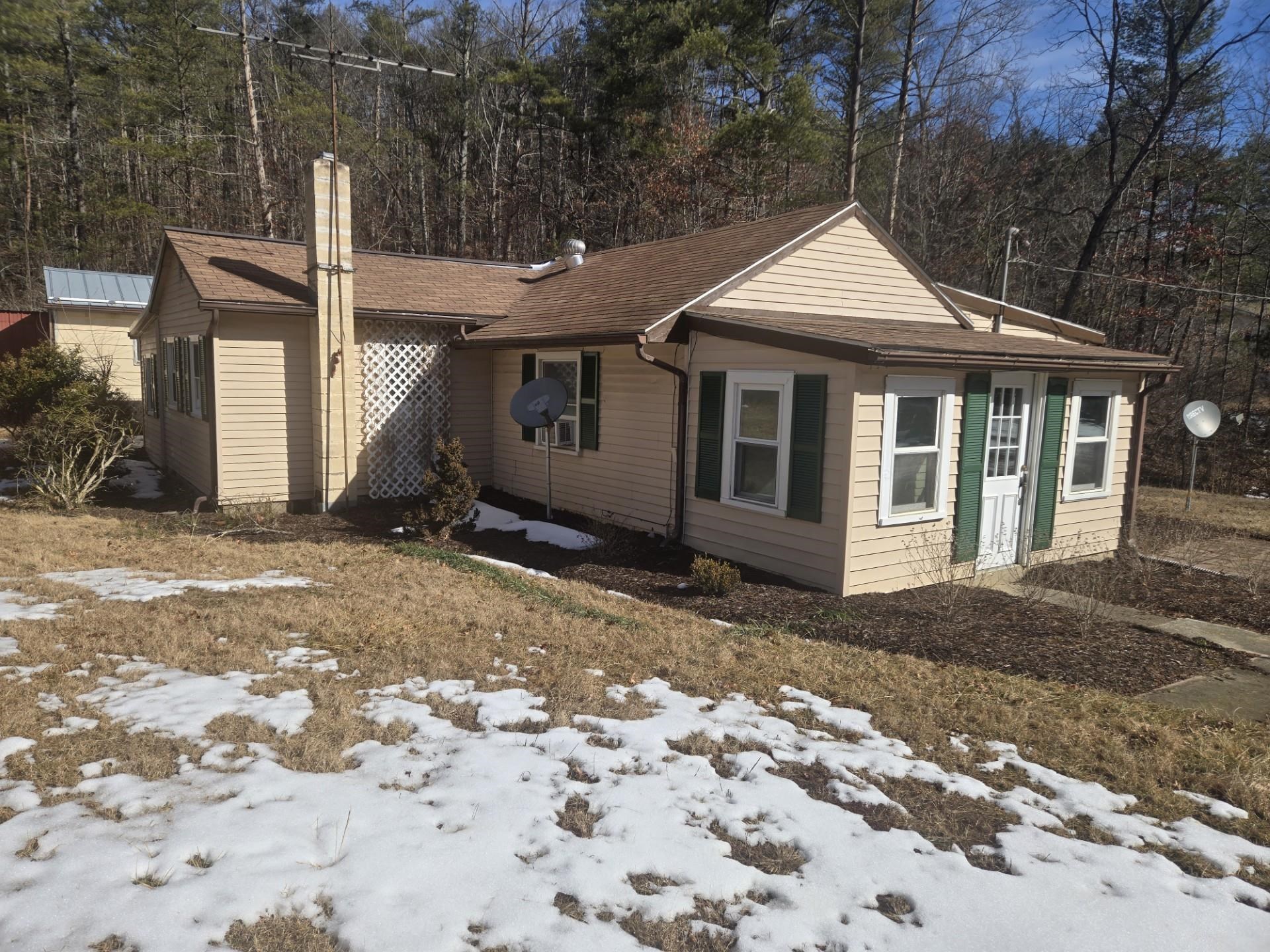 19692 OVERLY HOLLOW RD, BERGTON, Virginia 22811, 2 Bedrooms Bedrooms, ,1 BathroomBathrooms,Residential,19692 OVERLY HOLLOW RD,673334 MLS # 673334