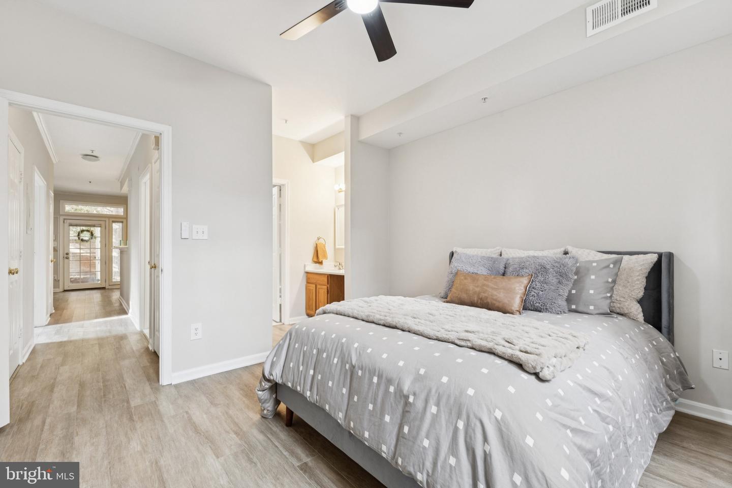 1361 GARDEN WALL CIR #701, RESTON, Virginia 20194, 2 Bedrooms Bedrooms, 5 Rooms Rooms,1 BathroomBathrooms,Residential,For sale,1361 GARDEN WALL CIR #701,VAFX2275966 MLS # VAFX2275966 1361 GARDEN WALL CIR #701, RESTON, Virginia 20194, 2 Bedrooms Bedrooms, 5 Rooms Rooms,1 BathroomBathrooms,Residential,For sale,1361 GARDEN WALL CIR #701,VAFX2275966 MLS # VAFX2275966