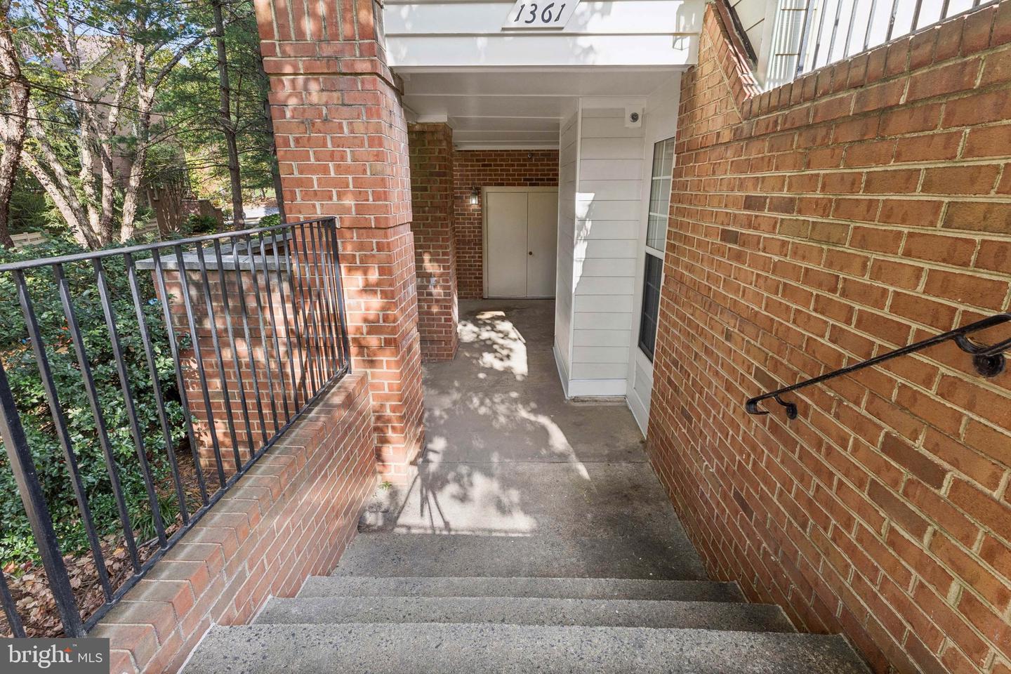 1361 GARDEN WALL CIR #701, RESTON, Virginia 20194, 2 Bedrooms Bedrooms, 5 Rooms Rooms,1 BathroomBathrooms,Residential,For sale,1361 GARDEN WALL CIR #701,VAFX2275966 MLS # VAFX2275966 1361 GARDEN WALL CIR #701, RESTON, Virginia 20194, 2 Bedrooms Bedrooms, 5 Rooms Rooms,1 BathroomBathrooms,Residential,For sale,1361 GARDEN WALL CIR #701,VAFX2275966 MLS # VAFX2275966