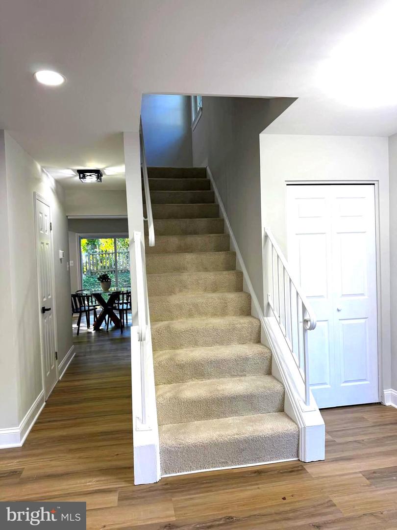 9983 HEMLOCK WOODS LN, BURKE, Virginia 22015, 3 Bedrooms Bedrooms, ,3 BathroomsBathrooms,Residential,For sale,9983 HEMLOCK WOODS LN,VAFX2287112 MLS # VAFX2287112