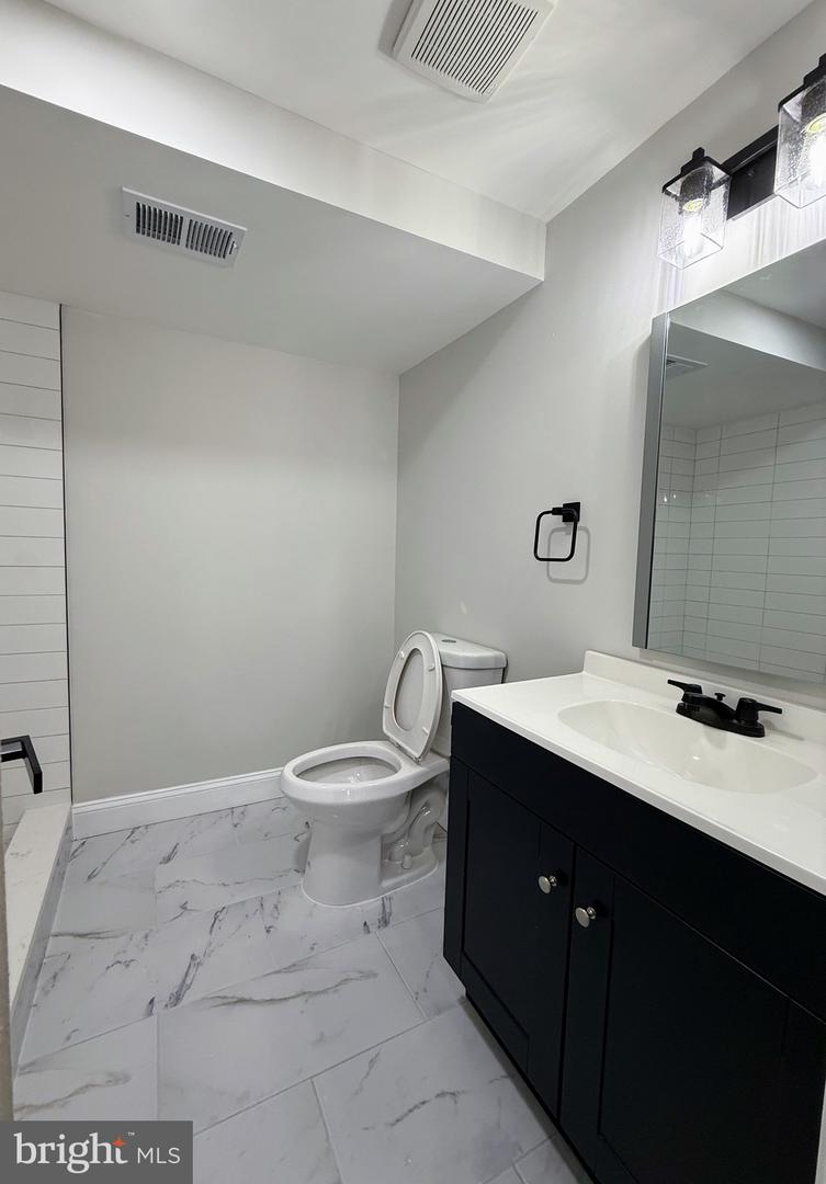 9983 HEMLOCK WOODS LN, BURKE, Virginia 22015, 3 Bedrooms Bedrooms, ,3 BathroomsBathrooms,Residential,For sale,9983 HEMLOCK WOODS LN,VAFX2287112 MLS # VAFX2287112