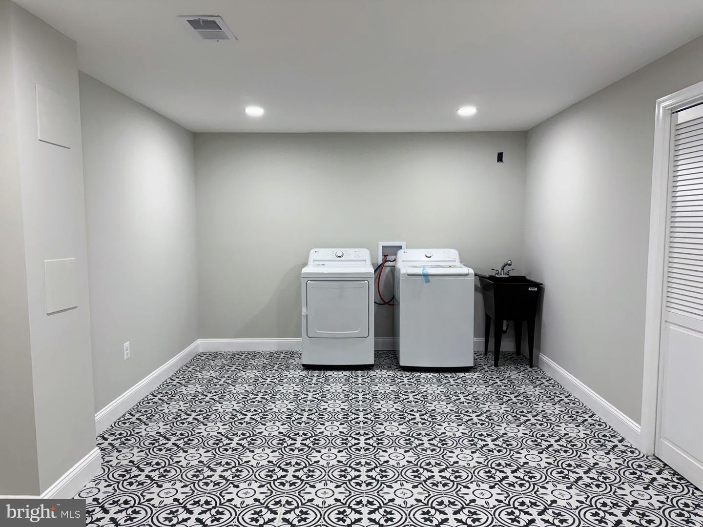 9983 HEMLOCK WOODS LN, BURKE, Virginia 22015, 3 Bedrooms Bedrooms, ,3 BathroomsBathrooms,Residential,For sale,9983 HEMLOCK WOODS LN,VAFX2287112 MLS # VAFX2287112