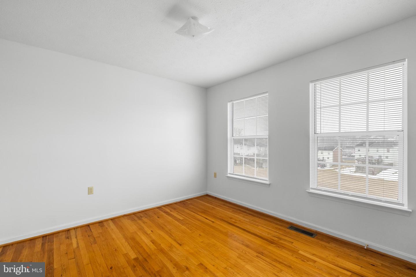 105 PARKSIDE DR, WINCHESTER, Virginia 22602, 2 Bedrooms Bedrooms, ,1 BathroomBathrooms,Residential,For sale,105 PARKSIDE DR,VAFV2039526 MLS # VAFV2039526