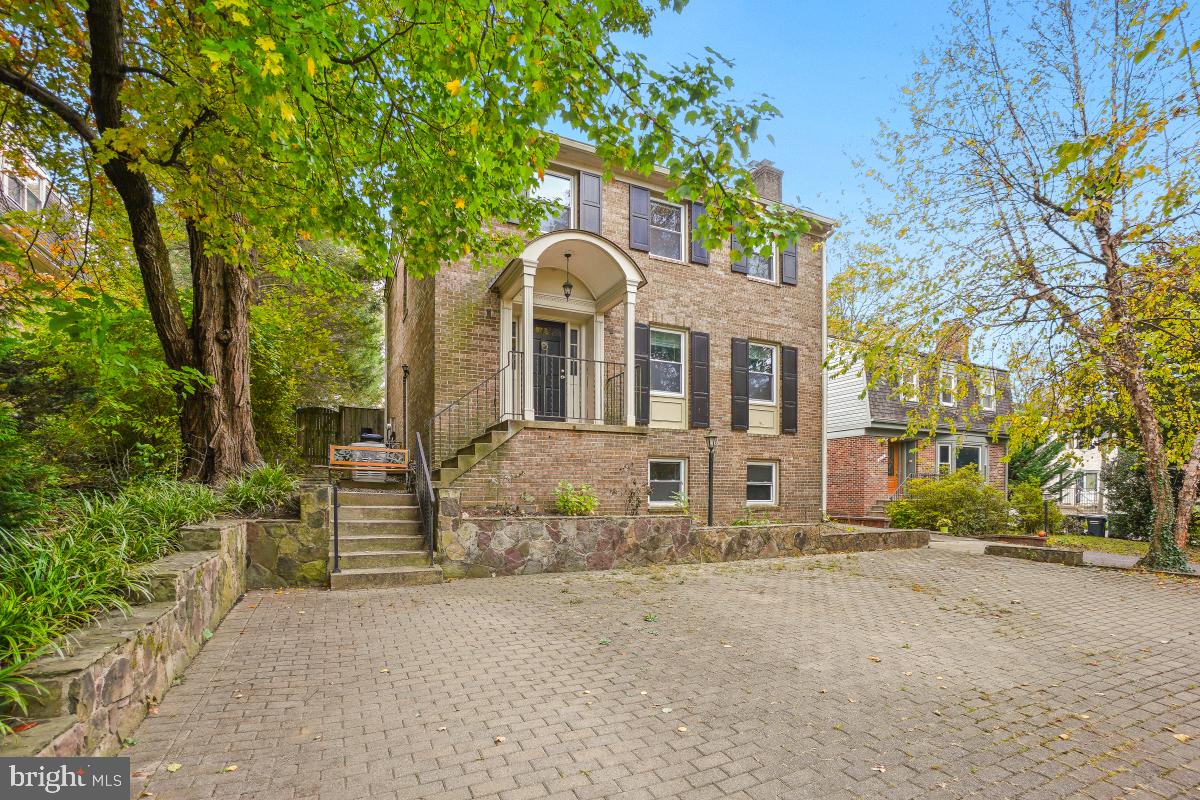 6871 CHURCHILL RD, MCLEAN, Virginia 22101, 4 Bedrooms Bedrooms, ,3 BathroomsBathrooms,Residential,For sale,6871 CHURCHILL RD,VAFX2291238 MLS # VAFX2291238