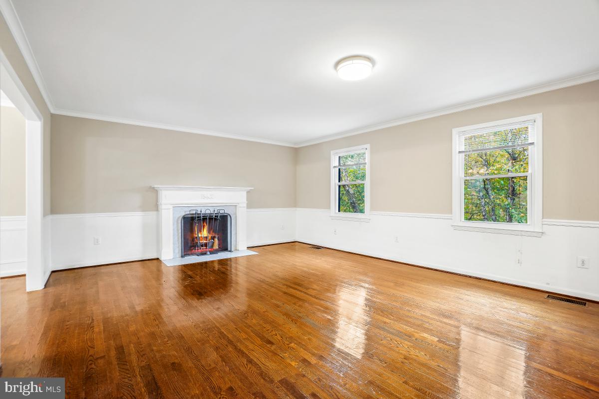 6871 CHURCHILL RD, MCLEAN, Virginia 22101, 4 Bedrooms Bedrooms, ,3 BathroomsBathrooms,Residential,For sale,6871 CHURCHILL RD,VAFX2291238 MLS # VAFX2291238