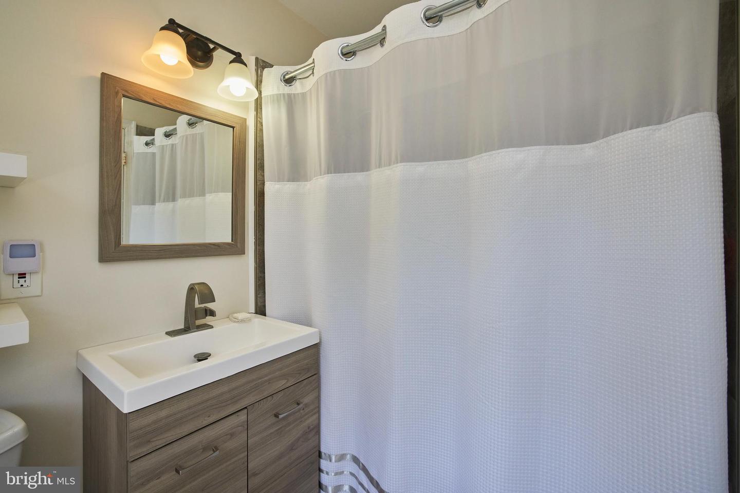 9609 PODIUM DR, VIENNA, Virginia 22182, 4 Bedrooms Bedrooms, ,3 BathroomsBathrooms,Residential,For sale,9609 PODIUM DR,VAFX2291148 MLS # VAFX2291148