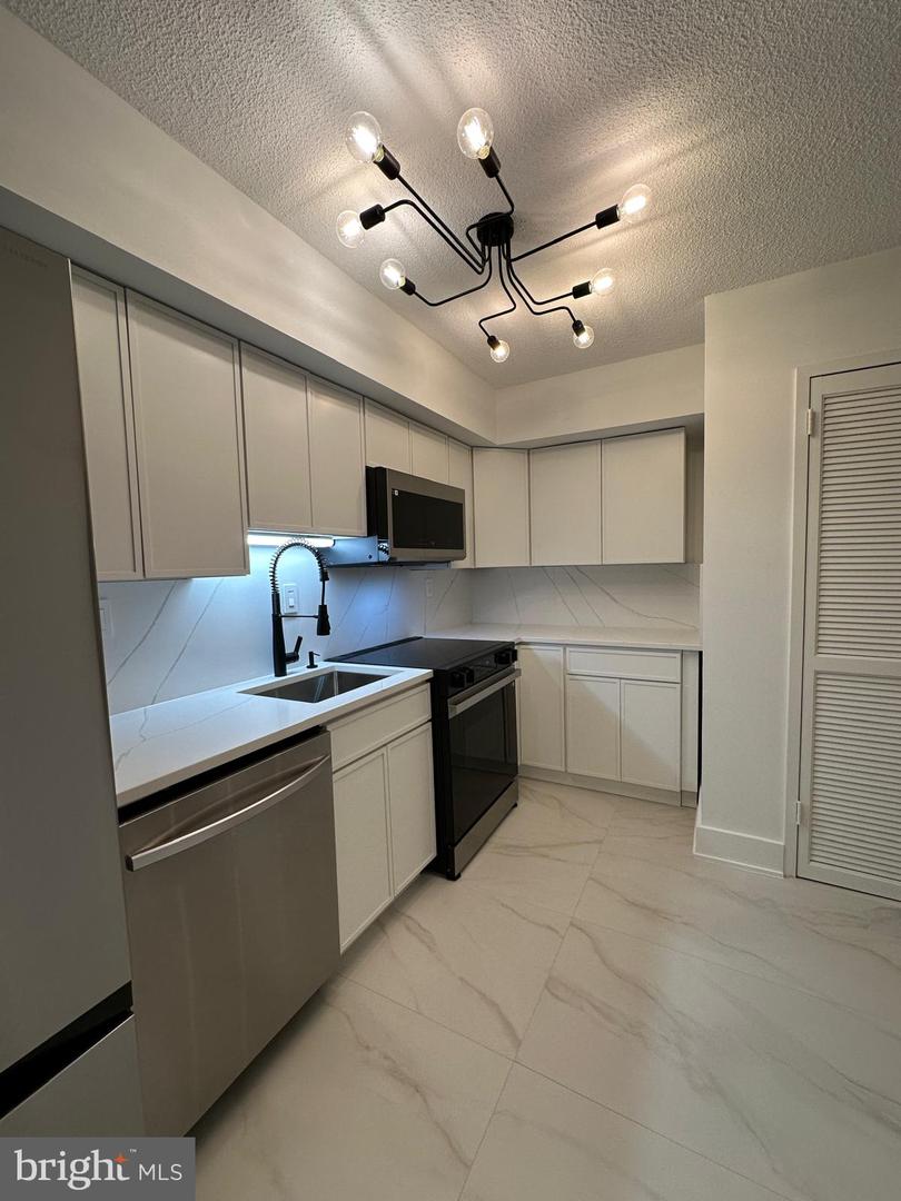 1808 OLD MEADOW RD #1201, MCLEAN, Virginia 22102, 1 Bedroom Bedrooms, ,1 BathroomBathrooms,Residential,For sale,1808 OLD MEADOW RD #1201,VAFX2291194 MLS # VAFX2291194