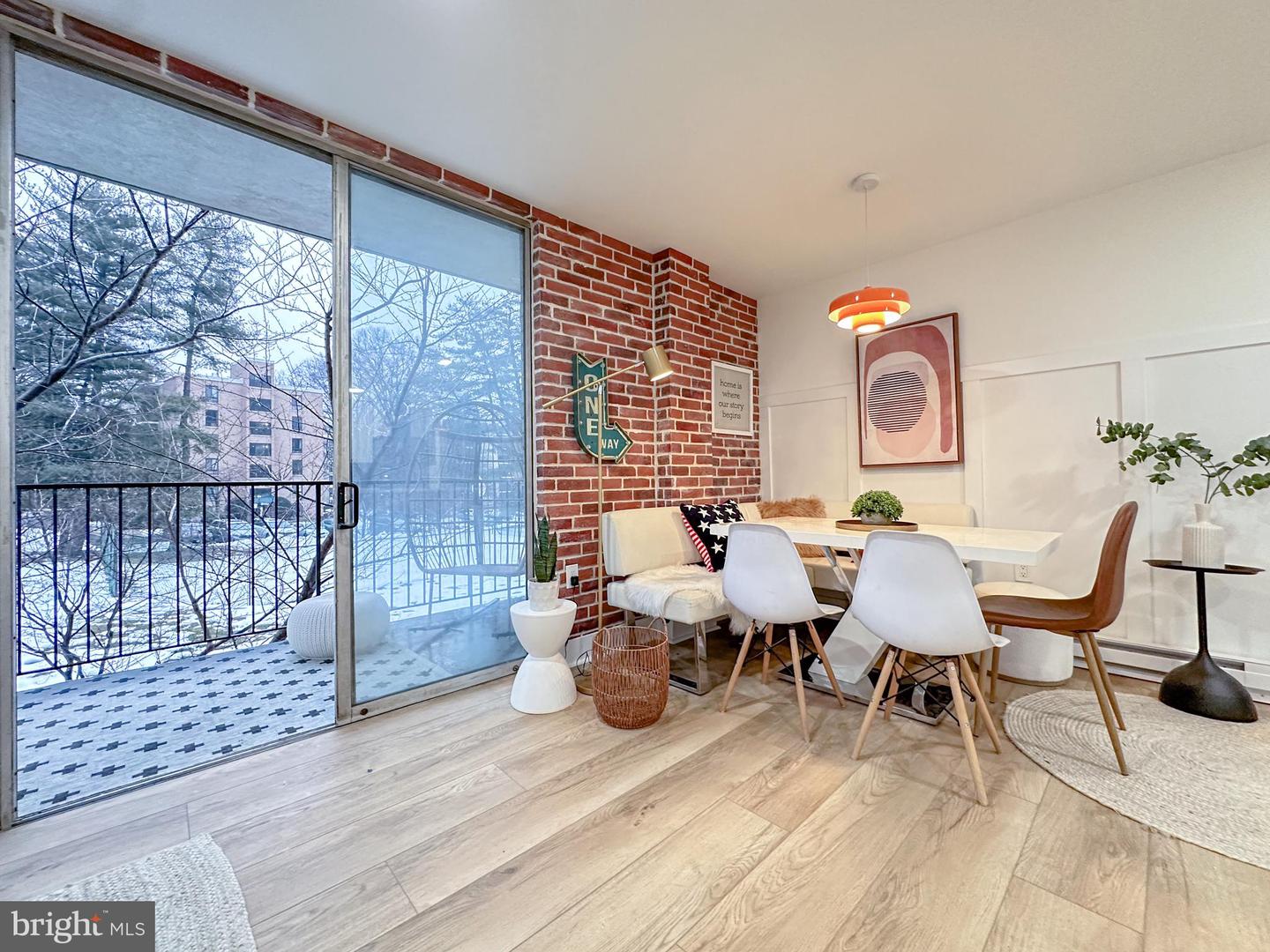 3245 RIO #206, FALLS CHURCH, Virginia 22041, 2 Bedrooms Bedrooms, 4 Rooms Rooms,1 BathroomBathrooms,Residential,For sale,3245 RIO #206,VAFX2291196 MLS # VAFX2291196