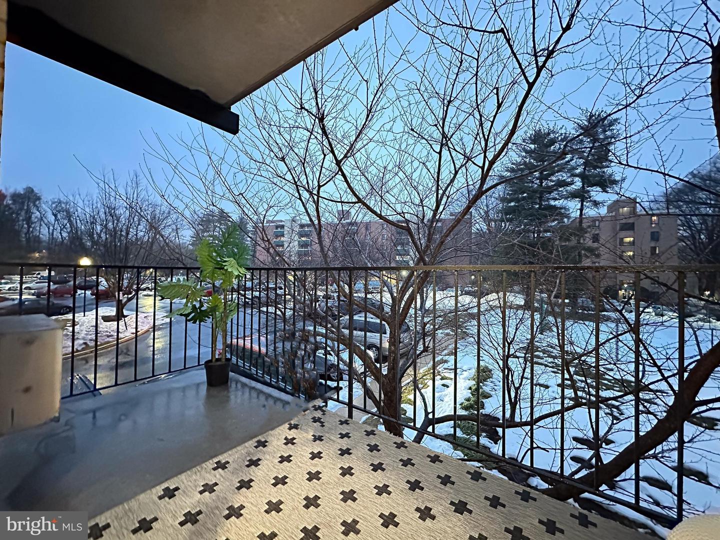 3245 RIO #206, FALLS CHURCH, Virginia 22041, 2 Bedrooms Bedrooms, 4 Rooms Rooms,1 BathroomBathrooms,Residential,For sale,3245 RIO #206,VAFX2291196 MLS # VAFX2291196