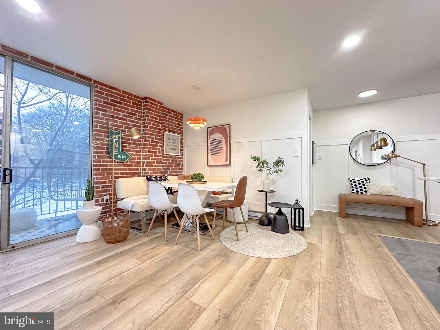 3245 RIO #206, FALLS CHURCH, Virginia 22041, 2 Bedrooms Bedrooms, 4 Rooms Rooms,1 BathroomBathrooms,Residential,For sale,3245 RIO #206,VAFX2291196 MLS # VAFX2291196