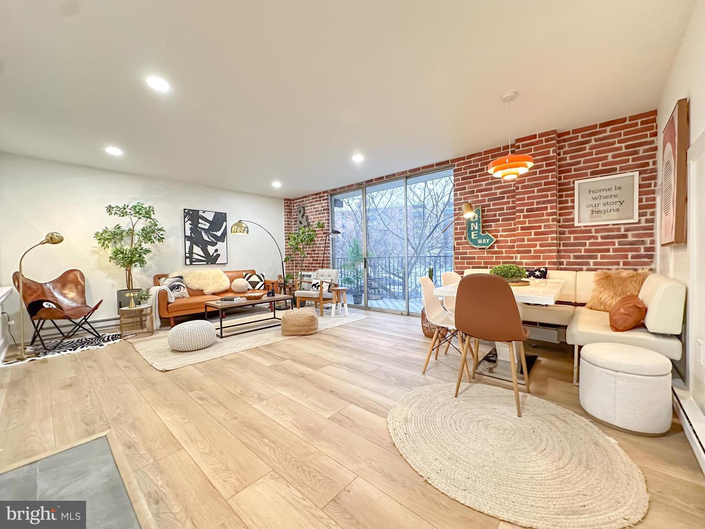 3245 RIO #206, FALLS CHURCH, Virginia 22041, 2 Bedrooms Bedrooms, 4 Rooms Rooms,1 BathroomBathrooms,Residential,For sale,3245 RIO #206,VAFX2291196 MLS # VAFX2291196