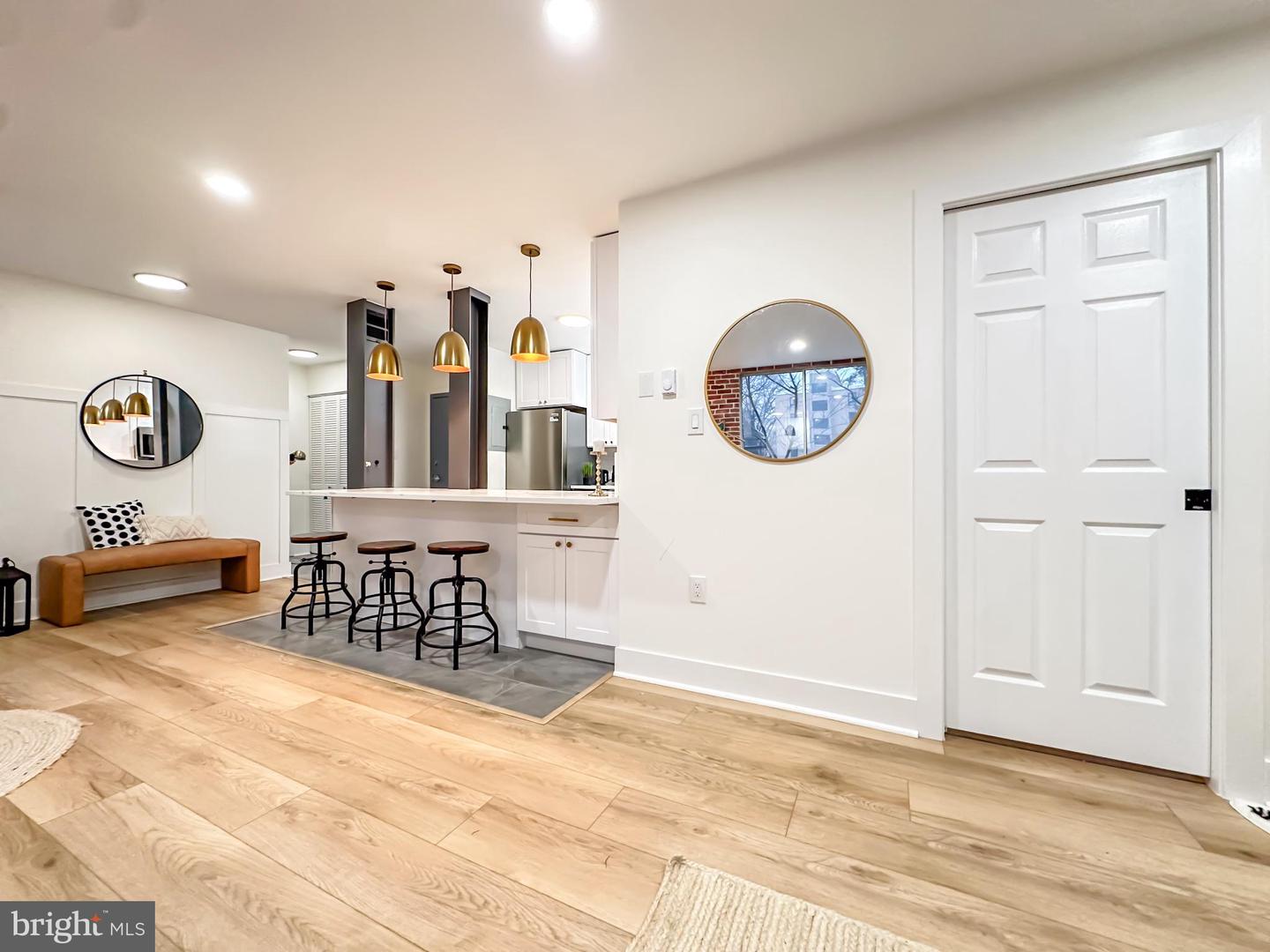 3245 RIO #206, FALLS CHURCH, Virginia 22041, 2 Bedrooms Bedrooms, 4 Rooms Rooms,1 BathroomBathrooms,Residential,For sale,3245 RIO #206,VAFX2291196 MLS # VAFX2291196