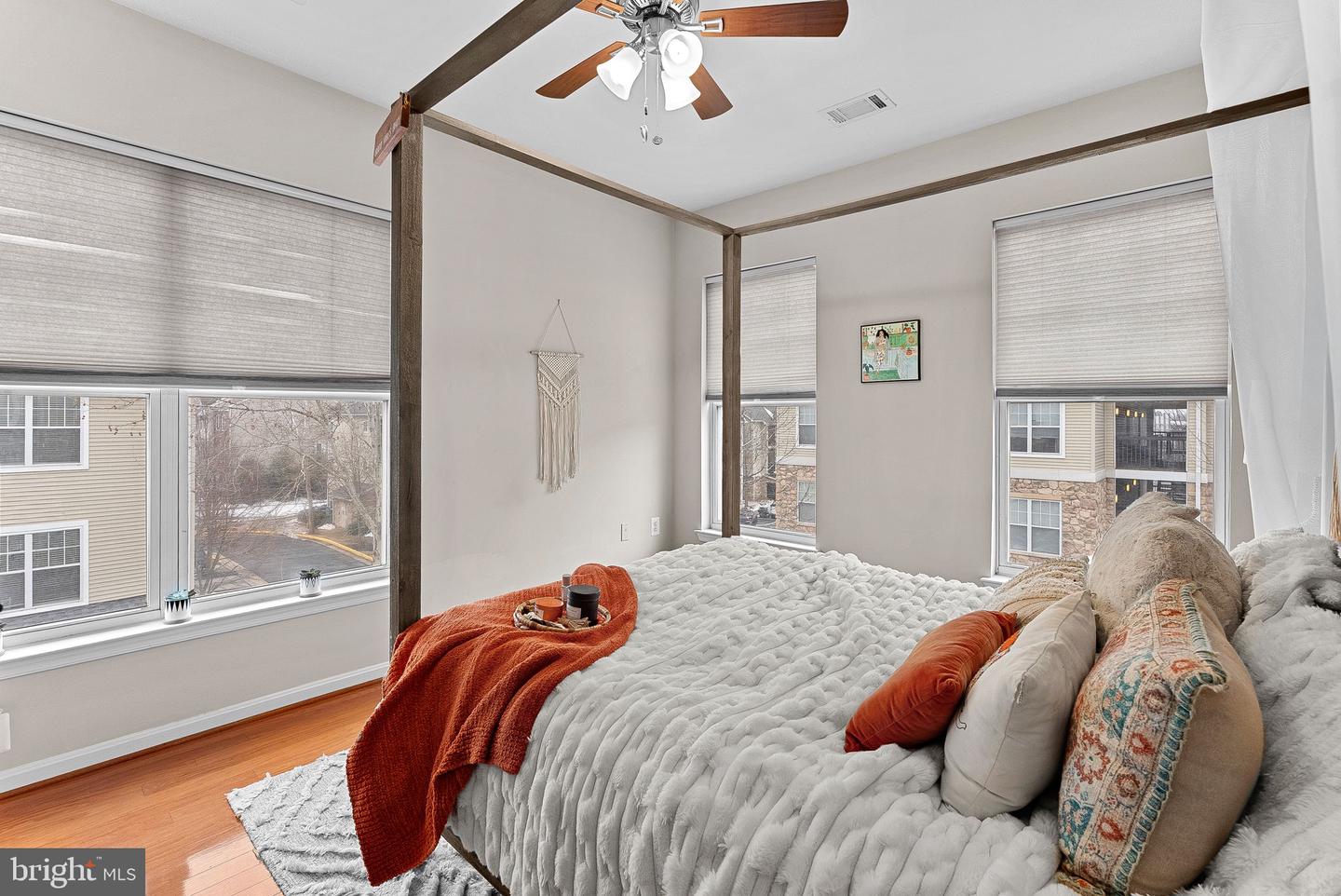 5114-T TRAVIS EDWARD WAY #T, CENTREVILLE, Virginia 20120, 2 Bedrooms Bedrooms, ,2 BathroomsBathrooms,Residential,For sale,5114-T TRAVIS EDWARD WAY #T,VAFX2291266 MLS # VAFX2291266