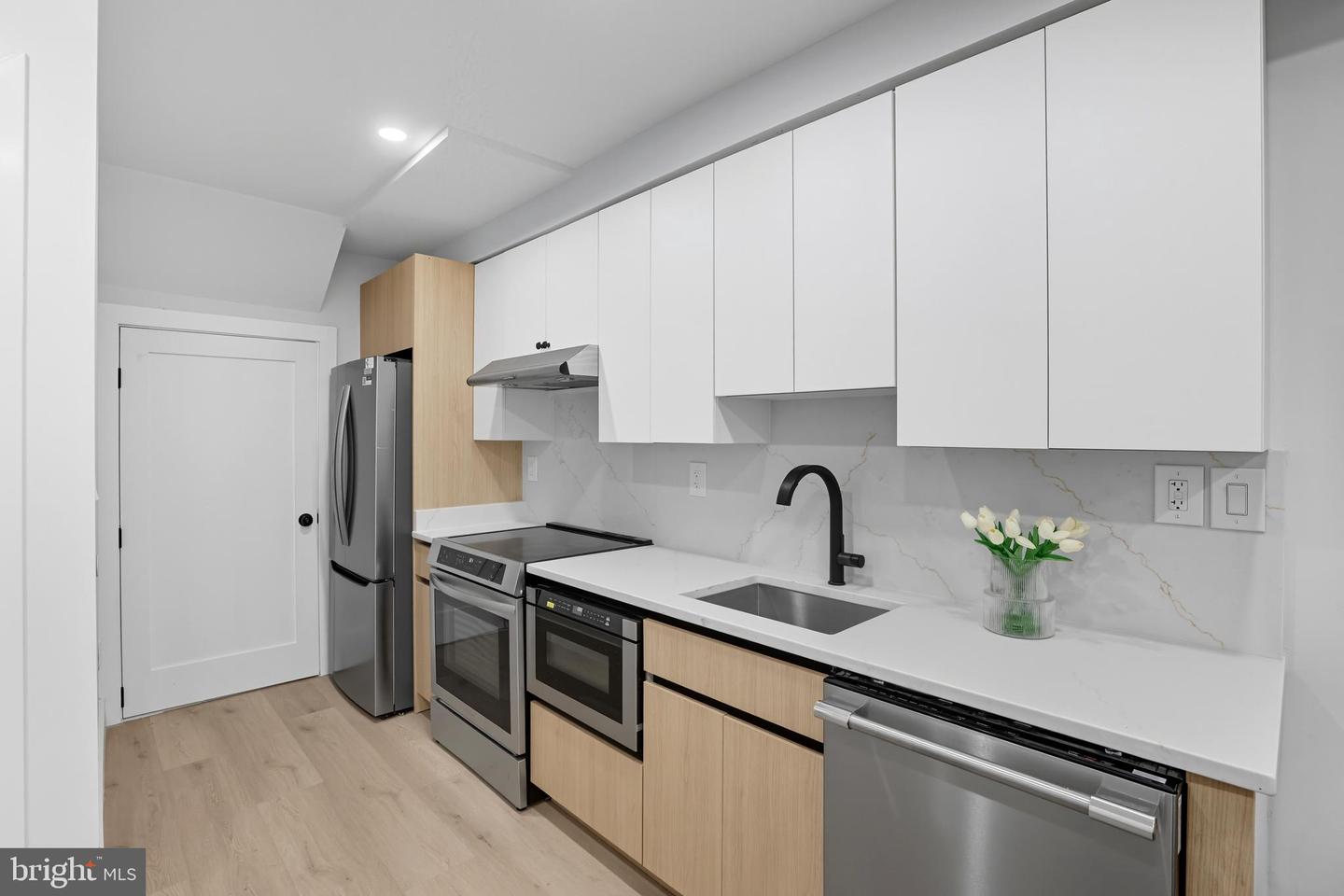 3923 14TH ST NW #1, WASHINGTON, District Of Columbia 20011, 1 Bedroom Bedrooms, ,1 BathroomBathrooms,Residential,For sale,3923 14TH ST NW #1,DCDC2246402 MLS # DCDC2246402