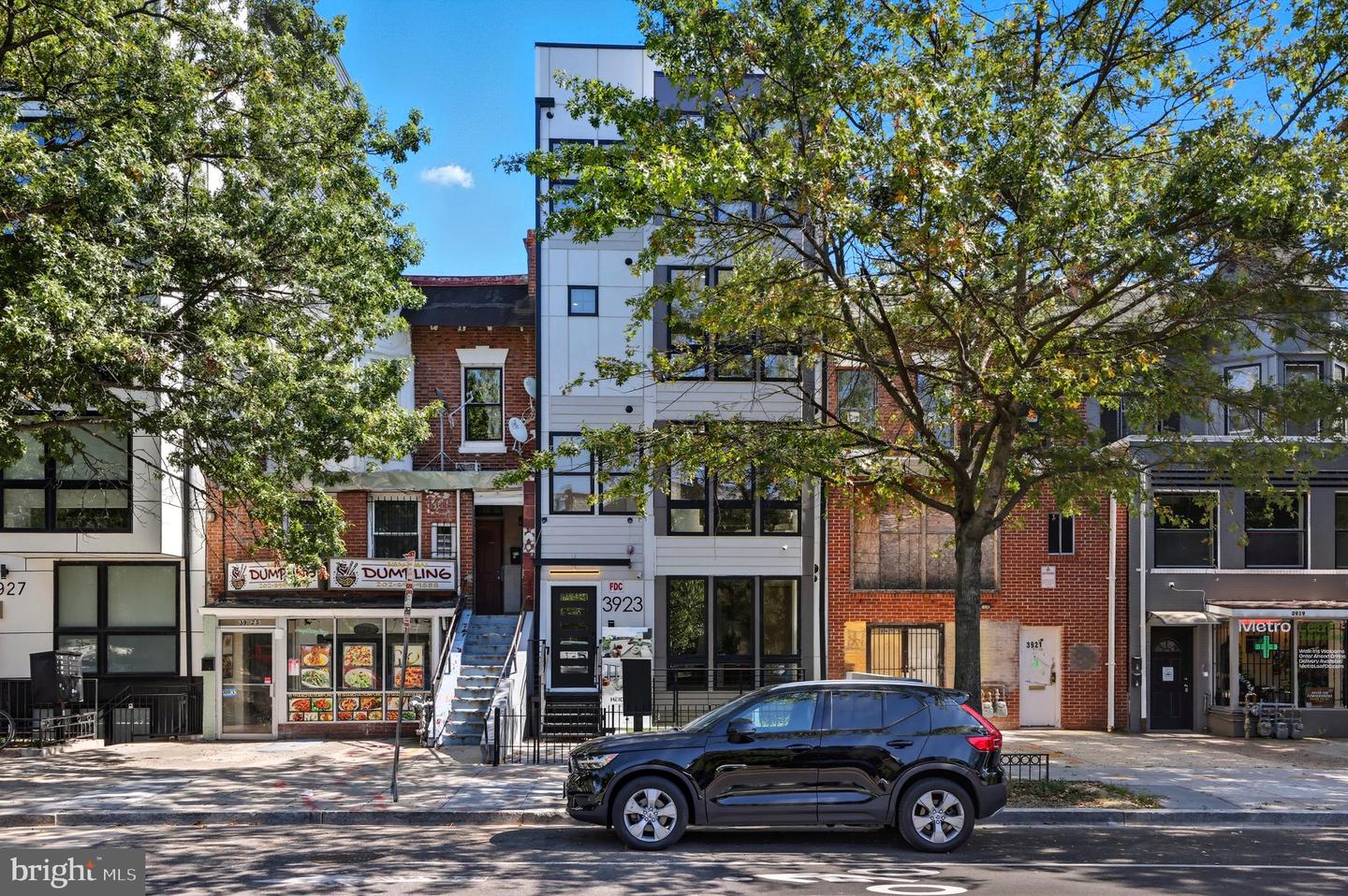 3923 14TH ST NW #1, WASHINGTON, District Of Columbia 20011, 1 Bedroom Bedrooms, ,1 BathroomBathrooms,Residential,For sale,3923 14TH ST NW #1,DCDC2246402 MLS # DCDC2246402