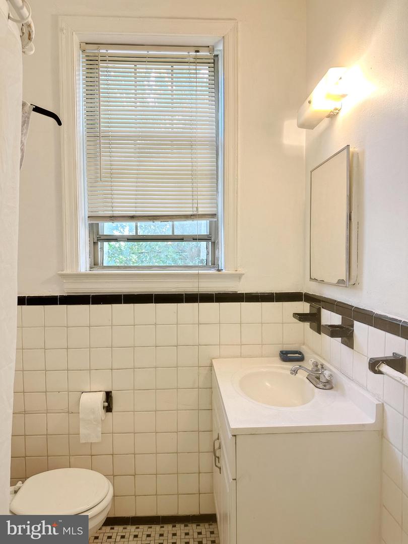 1404 TUCKERMAN ST NW #202, WASHINGTON, District Of Columbia 20011, 1 Bedroom Bedrooms, ,1 BathroomBathrooms,Residential,For sale,1404 TUCKERMAN ST NW #202,DCDC2205698 MLS # DCDC2205698