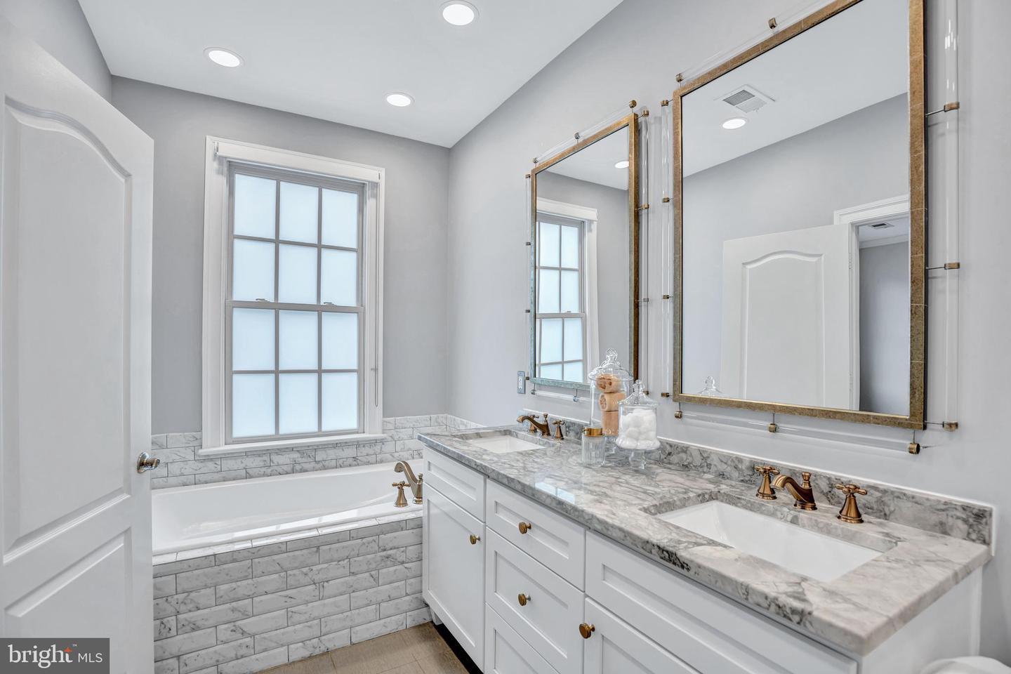 1856 CARPENTER RD, ALEXANDRIA, Virginia 22314, 3 Bedrooms Bedrooms, ,2 BathroomsBathrooms,Residential,For sale,1856 CARPENTER RD,VAAX2050750 MLS # VAAX2050750