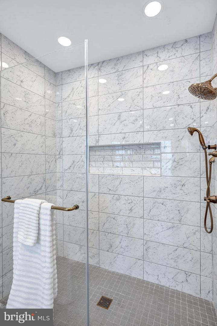 1856 CARPENTER RD, ALEXANDRIA, Virginia 22314, 3 Bedrooms Bedrooms, ,2 BathroomsBathrooms,Residential,For sale,1856 CARPENTER RD,VAAX2050750 MLS # VAAX2050750