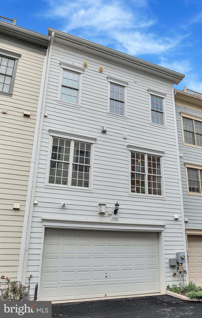 1856 CARPENTER RD, ALEXANDRIA, Virginia 22314, 3 Bedrooms Bedrooms, ,2 BathroomsBathrooms,Residential,For sale,1856 CARPENTER RD,VAAX2050750 MLS # VAAX2050750