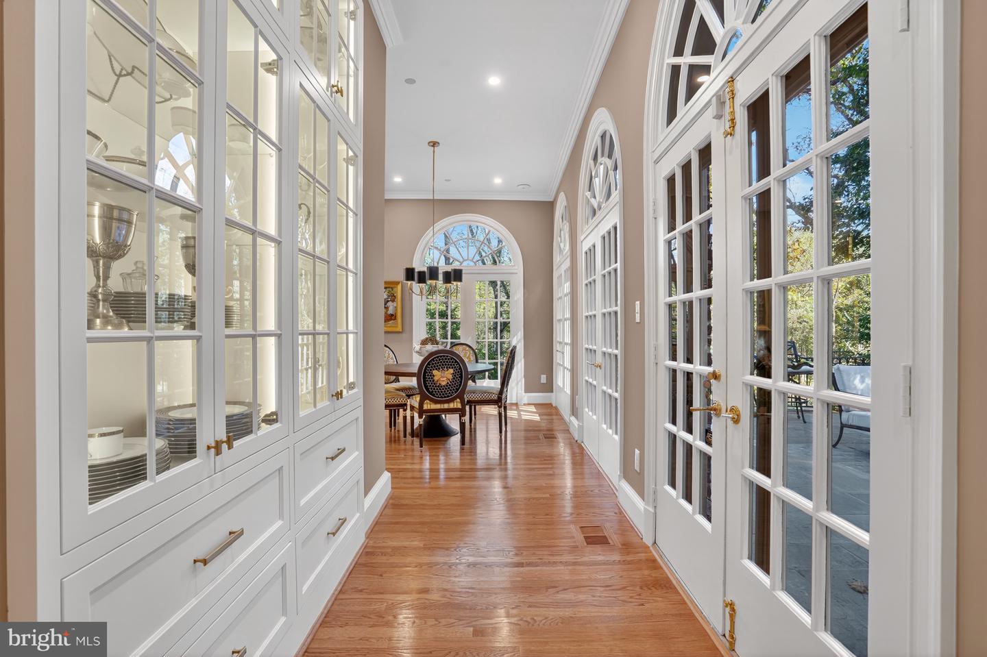 921 TOWLSTON RD, MCLEAN, Virginia 22102, 5 Bedrooms Bedrooms, ,5 BathroomsBathrooms,Residential,For sale,921 TOWLSTON RD,VAFX2275584 MLS # VAFX2275584