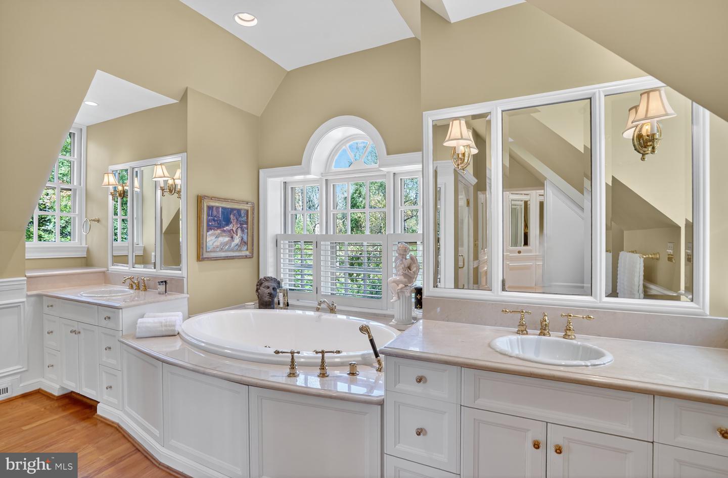 921 TOWLSTON RD, MCLEAN, Virginia 22102, 5 Bedrooms Bedrooms, ,5 BathroomsBathrooms,Residential,For sale,921 TOWLSTON RD,VAFX2275584 MLS # VAFX2275584