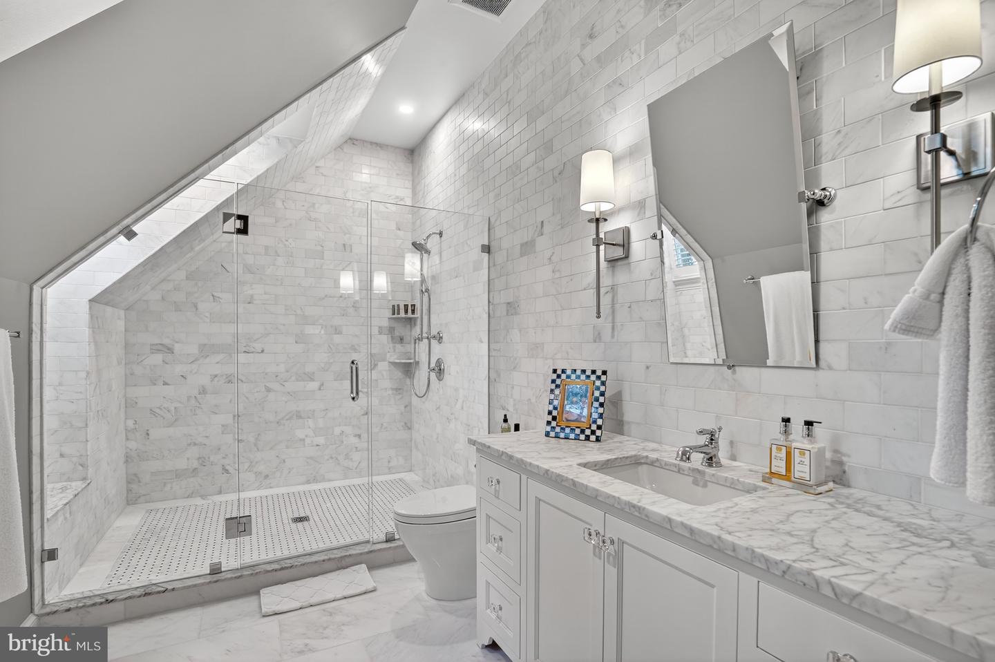 921 TOWLSTON RD, MCLEAN, Virginia 22102, 5 Bedrooms Bedrooms, ,5 BathroomsBathrooms,Residential,For sale,921 TOWLSTON RD,VAFX2275584 MLS # VAFX2275584