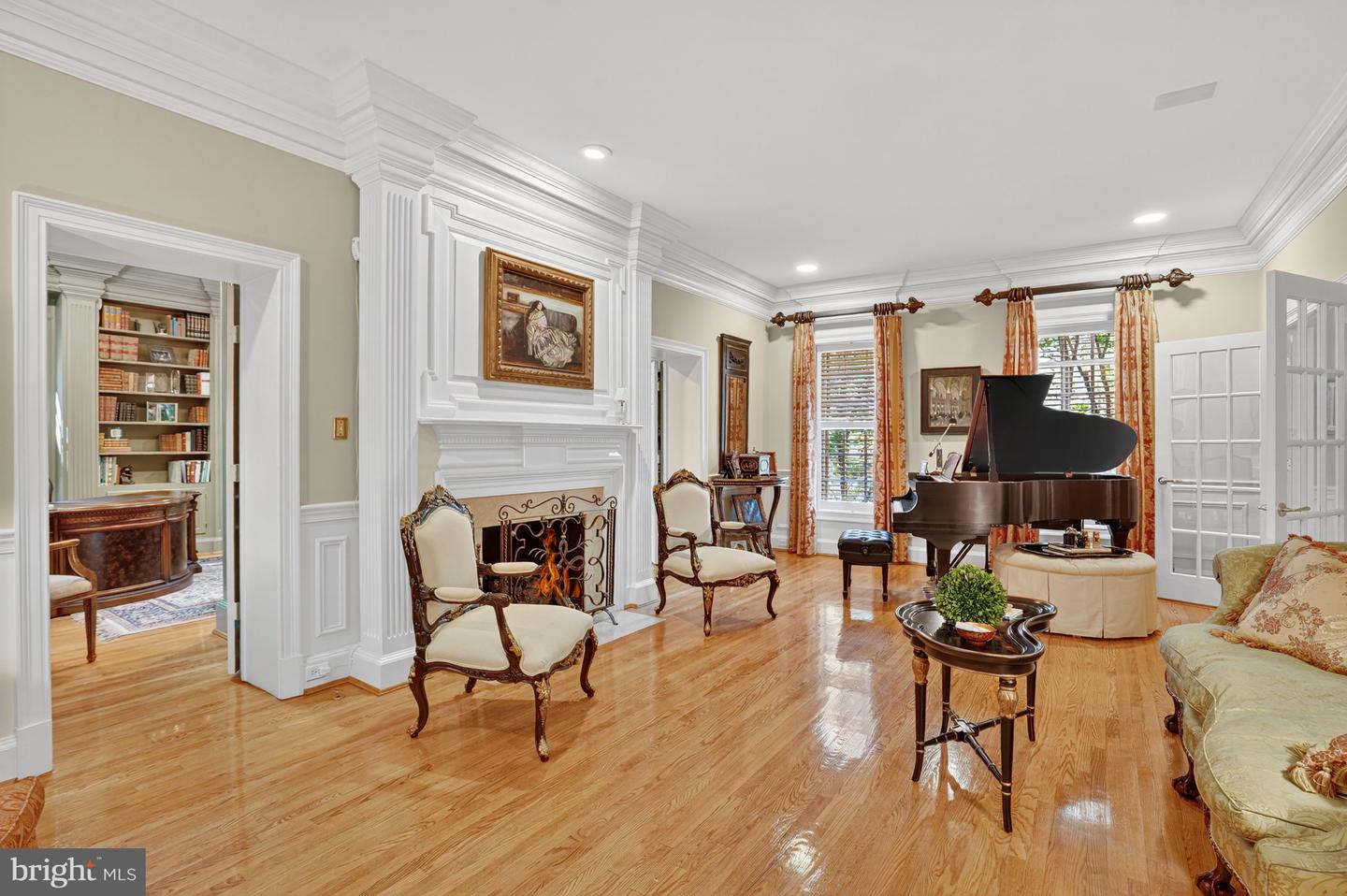 921 TOWLSTON RD, MCLEAN, Virginia 22102, 5 Bedrooms Bedrooms, ,5 BathroomsBathrooms,Residential,For sale,921 TOWLSTON RD,VAFX2275584 MLS # VAFX2275584