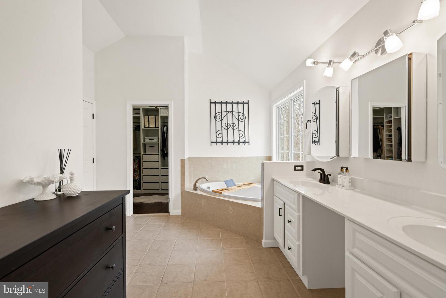 10448 WHEATLEY SCHOOL RD, MARSHALL, Virginia 20115, 5 Bedrooms Bedrooms, ,4 BathroomsBathrooms,Residential,For sale,10448 WHEATLEY SCHOOL RD,VAFQ2019658 MLS # VAFQ2019658