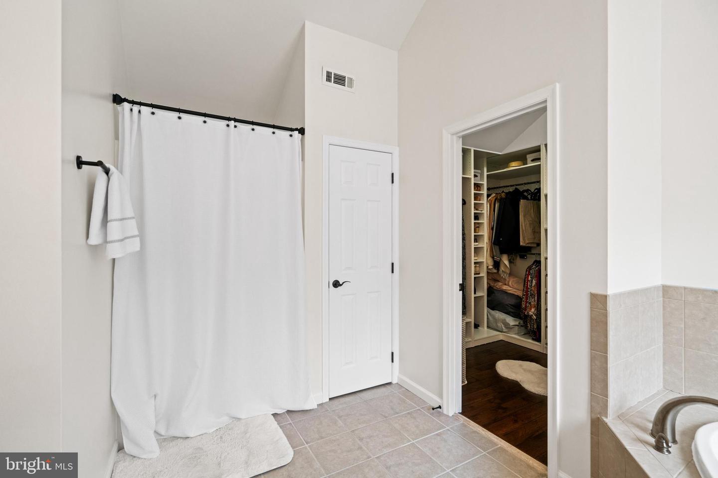 10448 WHEATLEY SCHOOL RD, MARSHALL, Virginia 20115, 5 Bedrooms Bedrooms, ,4 BathroomsBathrooms,Residential,For sale,10448 WHEATLEY SCHOOL RD,VAFQ2019658 MLS # VAFQ2019658