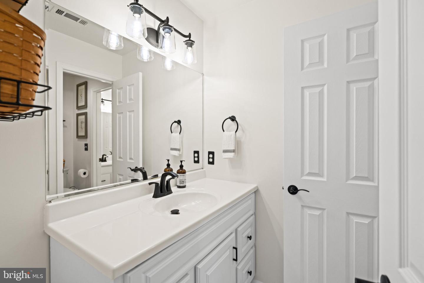 10448 WHEATLEY SCHOOL RD, MARSHALL, Virginia 20115, 5 Bedrooms Bedrooms, ,4 BathroomsBathrooms,Residential,For sale,10448 WHEATLEY SCHOOL RD,VAFQ2019658 MLS # VAFQ2019658