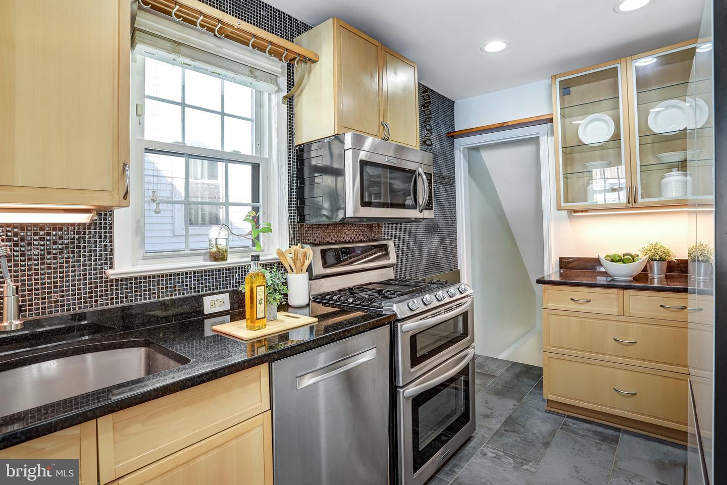 2708 SYCAMORE ST, ALEXANDRIA, Virginia 22305, 2 Bedrooms Bedrooms, ,2 BathroomsBathrooms,Residential,For sale,2708 SYCAMORE ST,VAAX2052128 MLS # VAAX2052128