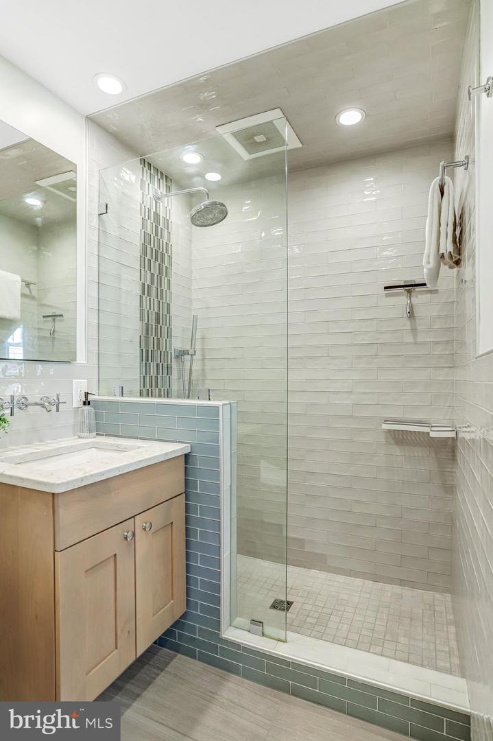 2708 SYCAMORE ST, ALEXANDRIA, Virginia 22305, 2 Bedrooms Bedrooms, ,2 BathroomsBathrooms,Residential,For sale,2708 SYCAMORE ST,VAAX2052128 MLS # VAAX2052128