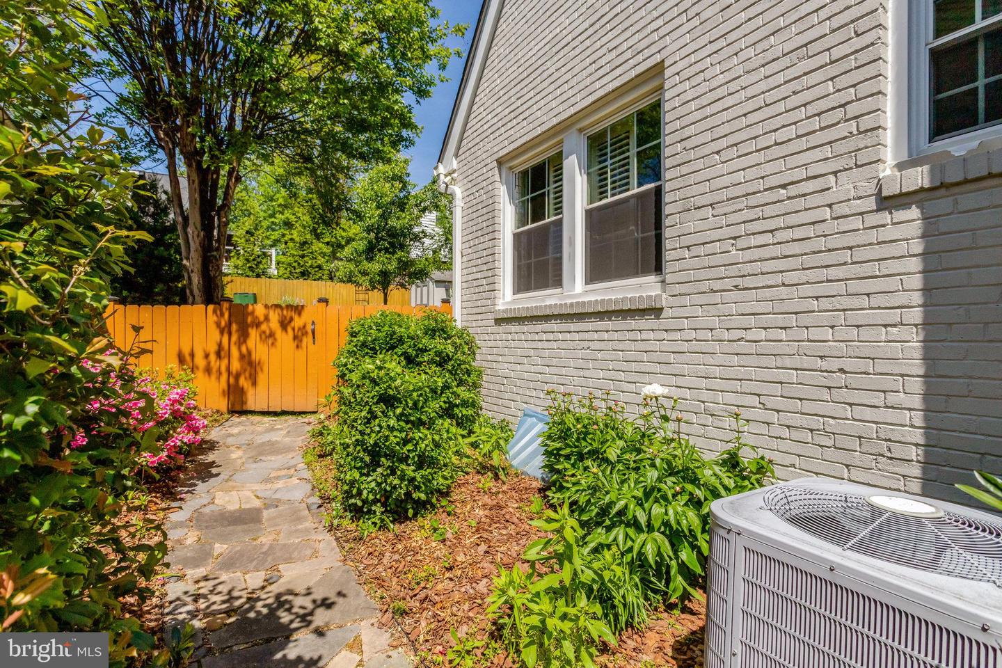 2708 SYCAMORE ST, ALEXANDRIA, Virginia 22305, 2 Bedrooms Bedrooms, ,2 BathroomsBathrooms,Residential,For sale,2708 SYCAMORE ST,VAAX2052128 MLS # VAAX2052128