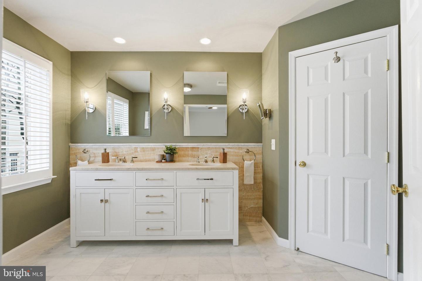 4645 LAMBERT DR, ALEXANDRIA, Virginia 22311, 3 Bedrooms Bedrooms, ,3 BathroomsBathrooms,Residential,For sale,4645 LAMBERT DR,VAAX2052318 MLS # VAAX2052318