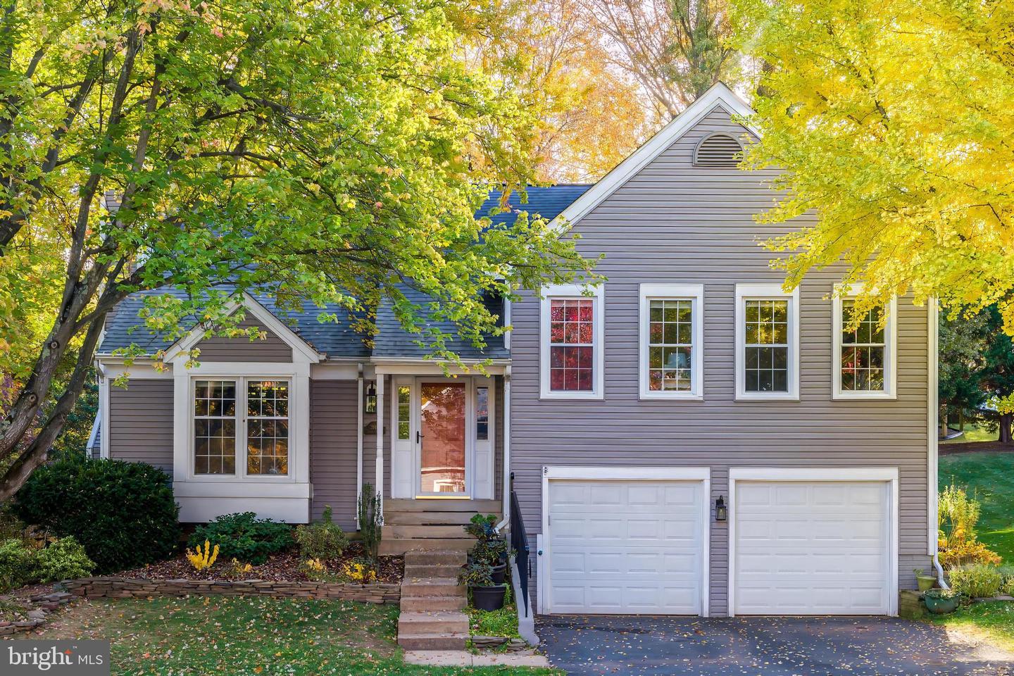 3919 BOKEL DR, CHANTILLY, Virginia 20151, 4 Bedrooms Bedrooms, ,2 BathroomsBathrooms,Residential,For sale,3919 BOKEL DR,VAFX2282294 MLS # VAFX2282294