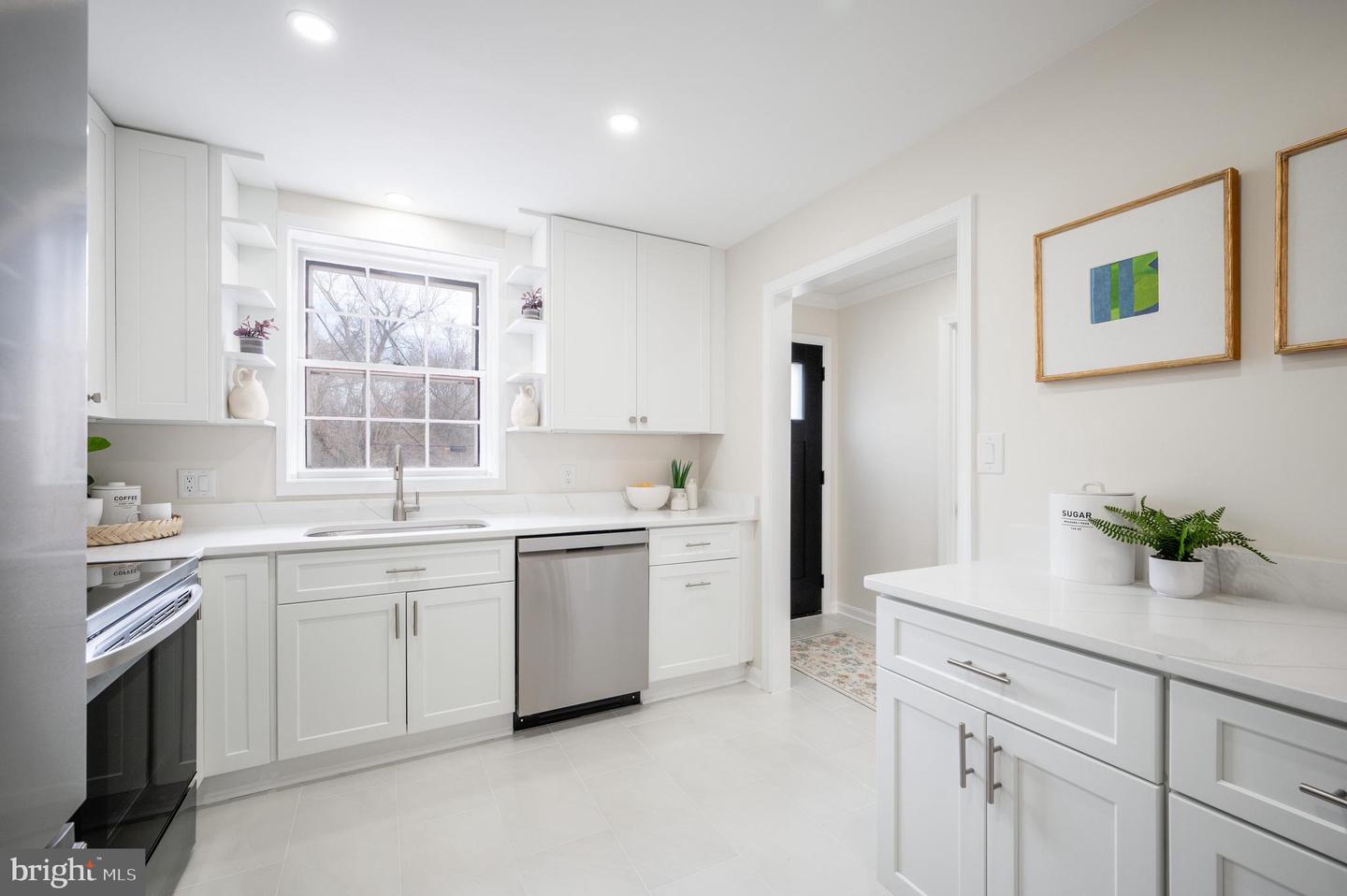 909 S LEE ST, ALEXANDRIA, Virginia 22314, 3 Bedrooms Bedrooms, ,2 BathroomsBathrooms,Residential,For sale,909 S LEE ST,VAAX2052462 MLS # VAAX2052462