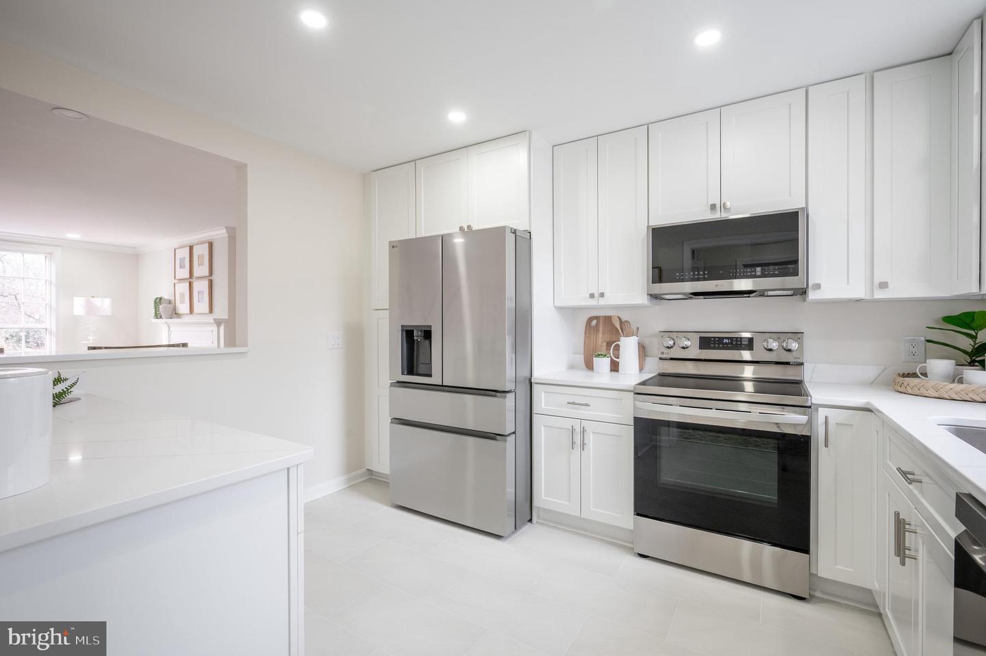 909 S LEE ST, ALEXANDRIA, Virginia 22314, 3 Bedrooms Bedrooms, ,2 BathroomsBathrooms,Residential,For sale,909 S LEE ST,VAAX2052462 MLS # VAAX2052462