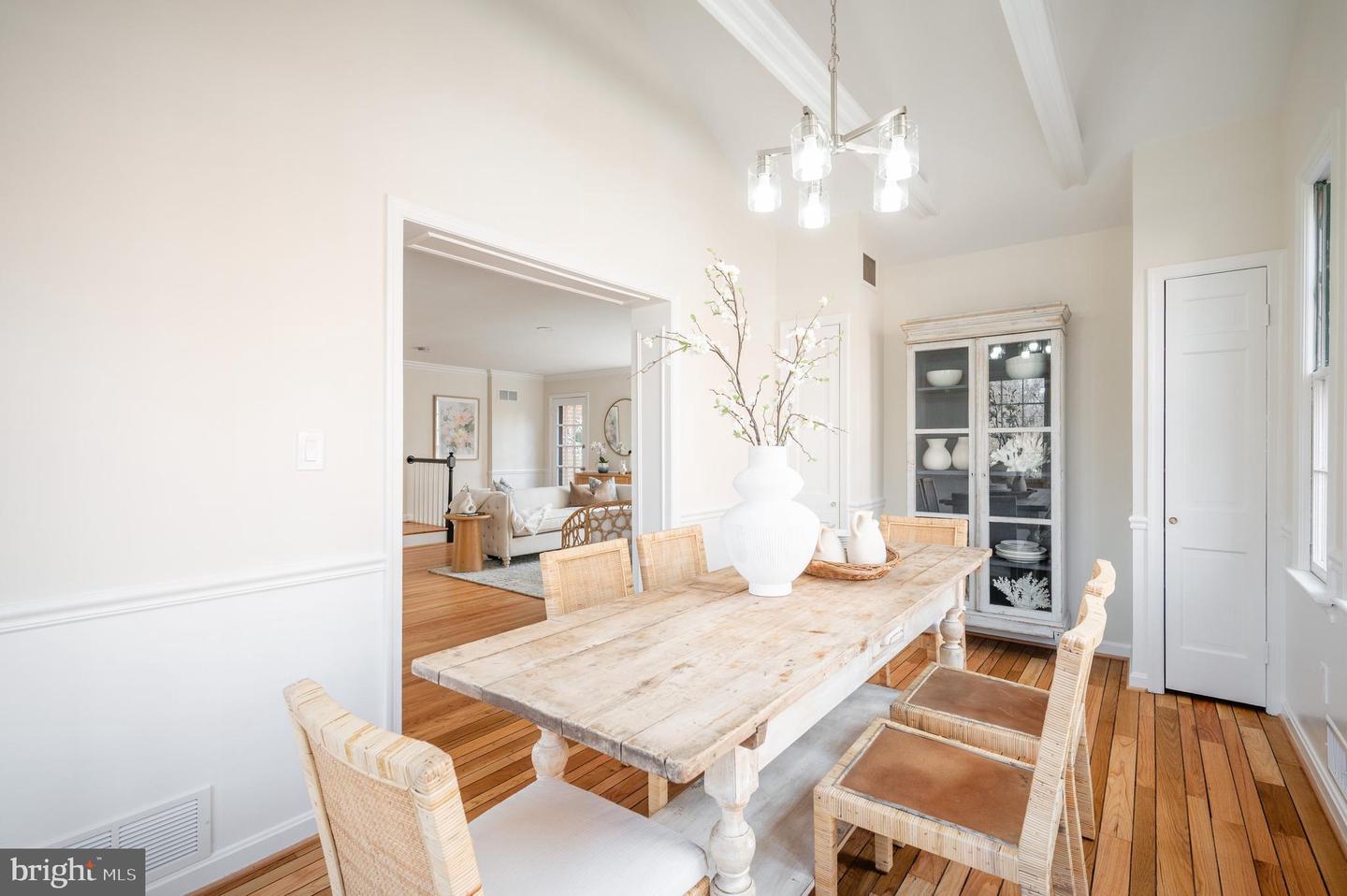 909 S LEE ST, ALEXANDRIA, Virginia 22314, 3 Bedrooms Bedrooms, ,2 BathroomsBathrooms,Residential,For sale,909 S LEE ST,VAAX2052462 MLS # VAAX2052462