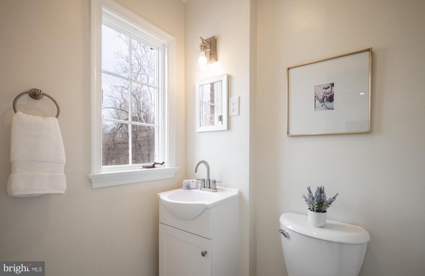 909 S LEE ST, ALEXANDRIA, Virginia 22314, 3 Bedrooms Bedrooms, ,2 BathroomsBathrooms,Residential,For sale,909 S LEE ST,VAAX2052462 MLS # VAAX2052462