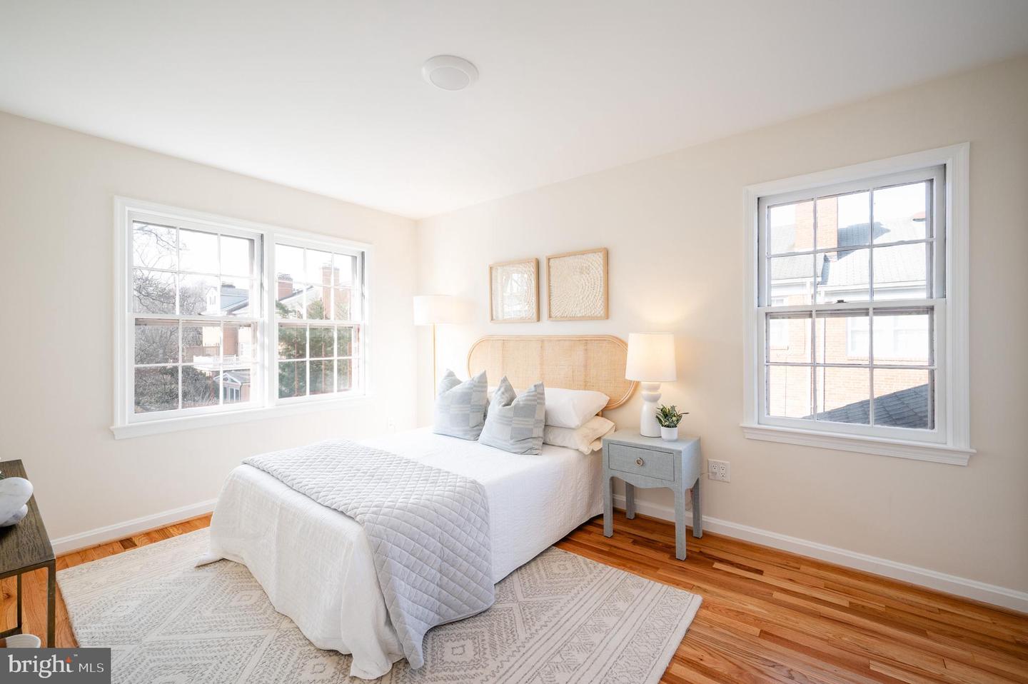 909 S LEE ST, ALEXANDRIA, Virginia 22314, 3 Bedrooms Bedrooms, ,2 BathroomsBathrooms,Residential,For sale,909 S LEE ST,VAAX2052462 MLS # VAAX2052462