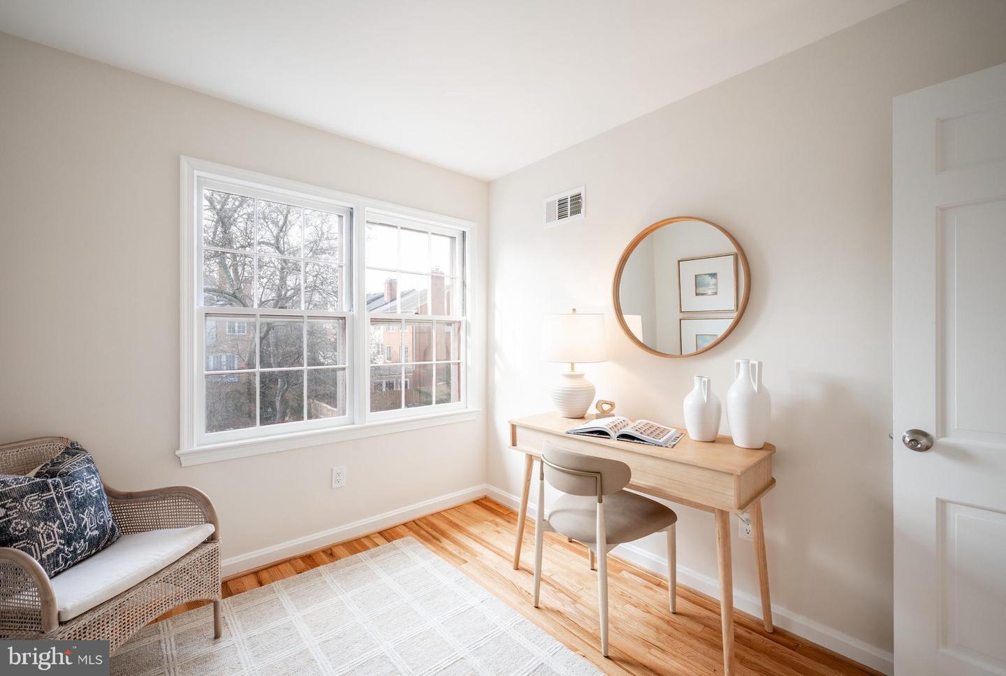 909 S LEE ST, ALEXANDRIA, Virginia 22314, 3 Bedrooms Bedrooms, ,2 BathroomsBathrooms,Residential,For sale,909 S LEE ST,VAAX2052462 MLS # VAAX2052462