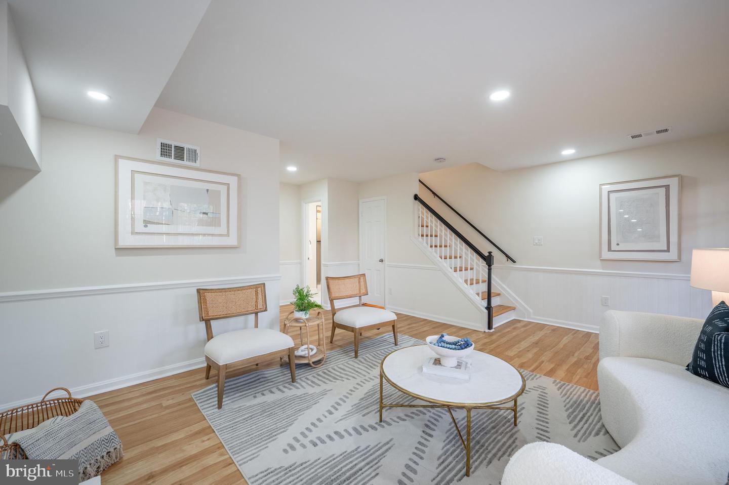 909 S LEE ST, ALEXANDRIA, Virginia 22314, 3 Bedrooms Bedrooms, ,2 BathroomsBathrooms,Residential,For sale,909 S LEE ST,VAAX2052462 MLS # VAAX2052462
