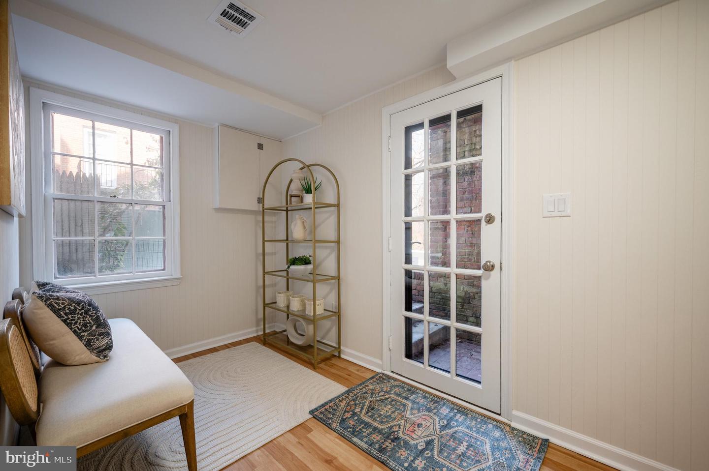 909 S LEE ST, ALEXANDRIA, Virginia 22314, 3 Bedrooms Bedrooms, ,2 BathroomsBathrooms,Residential,For sale,909 S LEE ST,VAAX2052462 MLS # VAAX2052462