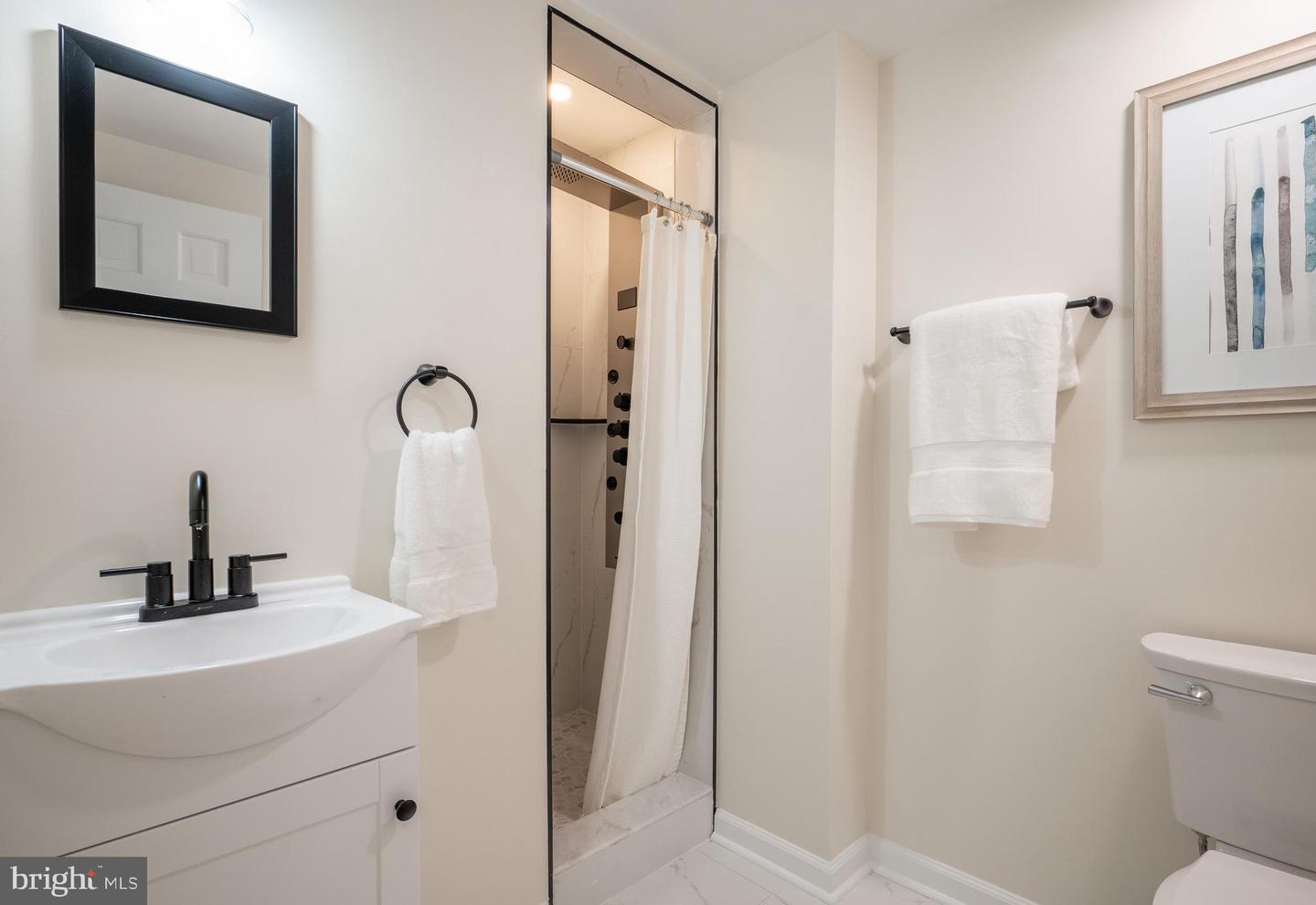 909 S LEE ST, ALEXANDRIA, Virginia 22314, 3 Bedrooms Bedrooms, ,2 BathroomsBathrooms,Residential,For sale,909 S LEE ST,VAAX2052462 MLS # VAAX2052462