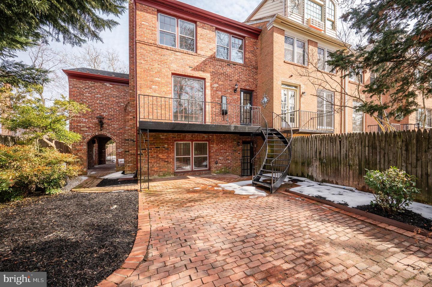 909 S LEE ST, ALEXANDRIA, Virginia 22314, 3 Bedrooms Bedrooms, ,2 BathroomsBathrooms,Residential,For sale,909 S LEE ST,VAAX2052462 MLS # VAAX2052462