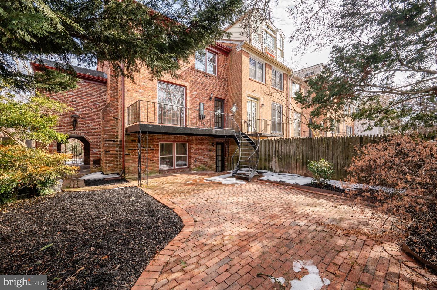 909 S LEE ST, ALEXANDRIA, Virginia 22314, 3 Bedrooms Bedrooms, ,2 BathroomsBathrooms,Residential,For sale,909 S LEE ST,VAAX2052462 MLS # VAAX2052462