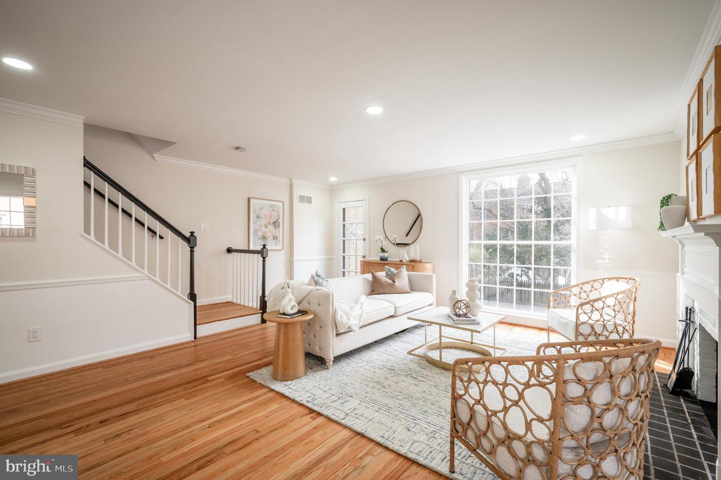 909 S LEE ST, ALEXANDRIA, Virginia 22314, 3 Bedrooms Bedrooms, ,2 BathroomsBathrooms,Residential,For sale,909 S LEE ST,VAAX2052462 MLS # VAAX2052462