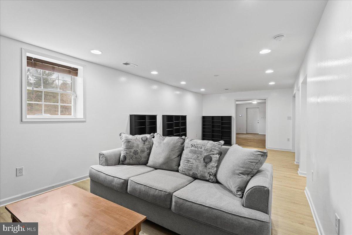 316 DECATUR RD RD, STAFFORD, Virginia 22554, 4 Bedrooms Bedrooms, 12 Rooms Rooms,3 BathroomsBathrooms,Residential,For sale,316 DECATUR RD RD,VAST2044866 MLS # VAST2044866