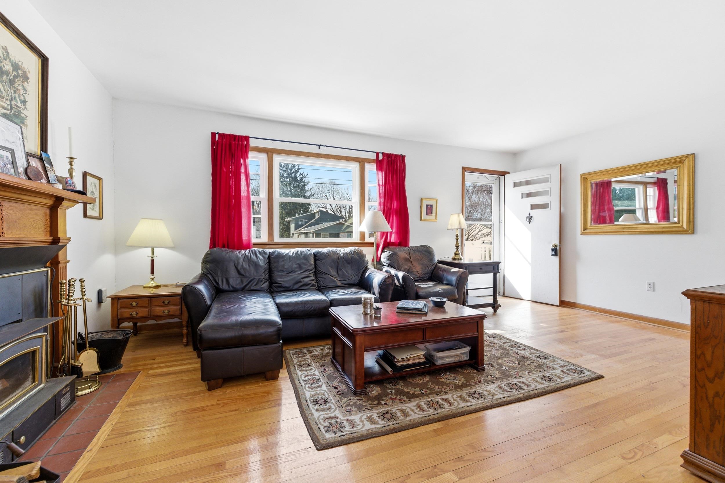 405 NORTH RIVER RD, BRIDGEWATER, Virginia 22812, 3 Bedrooms Bedrooms, ,2 BathroomsBathrooms,Residential,405 NORTH RIVER RD,673345 MLS # 673345 405 NORTH RIVER RD, BRIDGEWATER, Virginia 22812, 3 Bedrooms Bedrooms, ,2 BathroomsBathrooms,Residential,405 NORTH RIVER RD,673345 MLS # 673345