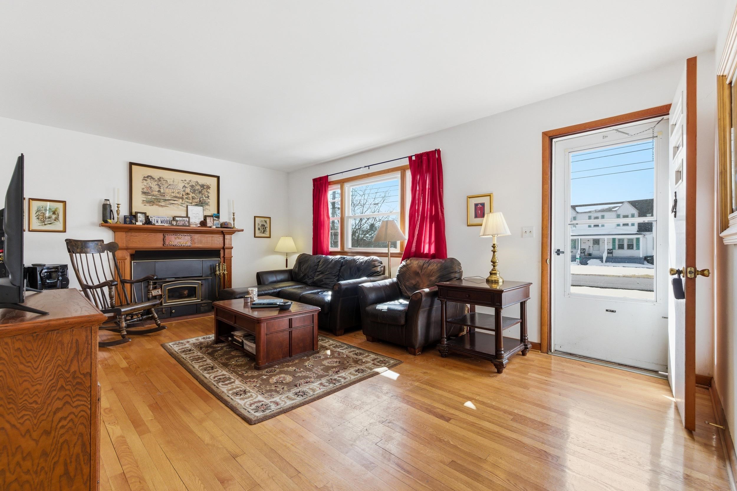 405 NORTH RIVER RD, BRIDGEWATER, Virginia 22812, 3 Bedrooms Bedrooms, ,2 BathroomsBathrooms,Residential,405 NORTH RIVER RD,673345 MLS # 673345 405 NORTH RIVER RD, BRIDGEWATER, Virginia 22812, 3 Bedrooms Bedrooms, ,2 BathroomsBathrooms,Residential,405 NORTH RIVER RD,673345 MLS # 673345